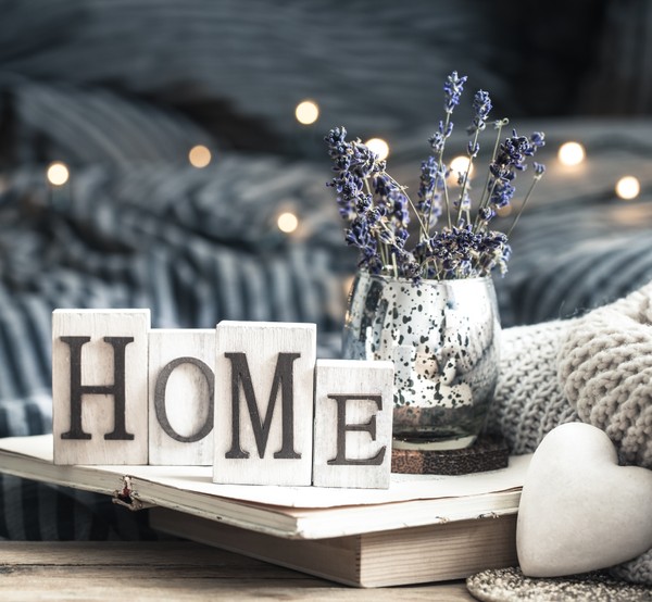home-decoration-in-the-interior-2021-08-31-22-52-21-utc.jpg
				